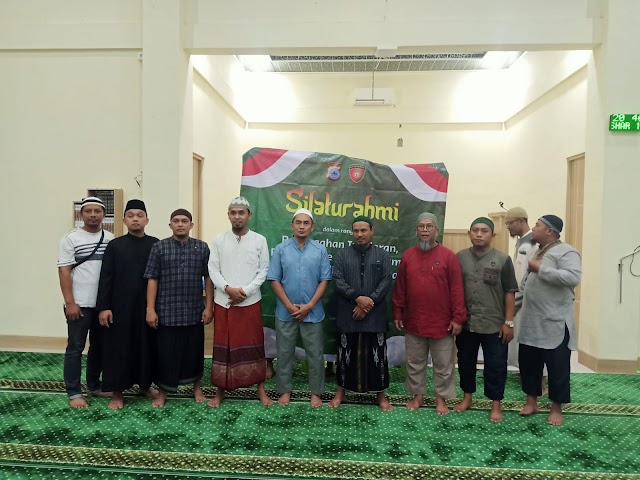 Polda Kalsel Bergandeng Tangan Bersama Jemaah Masjid  Al Kautsar Rantau, Untuk Menjaga Kondusifitas 