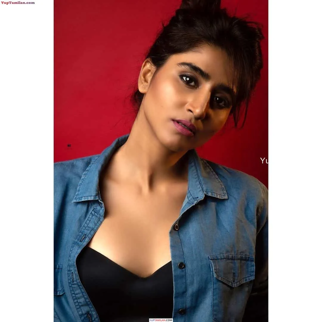 Varshini Sounderajan Sexy Photoshoot - Cleavage show