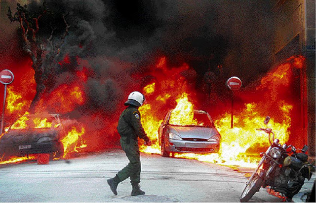 Οδηγούν στην κοινωνική έκρηξη, επειδή το χάος είναι ο στόχος τους