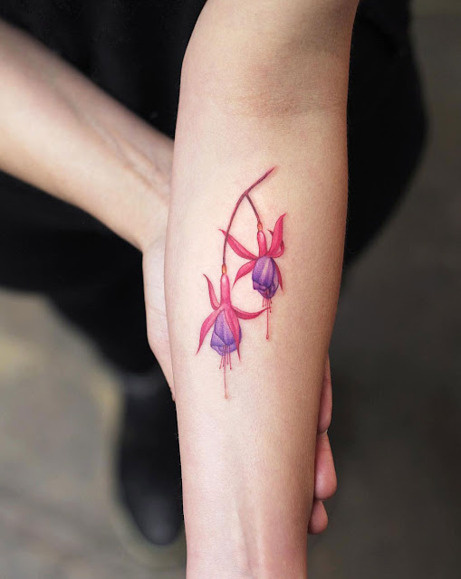 Tatuagens femininas de flores 