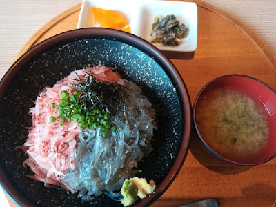 生しらすと桜海老丼