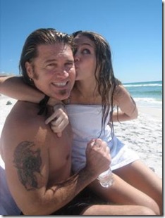 miley-cyrus-billy-ray-cyrus-beach