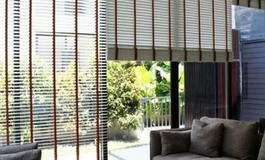 Roll blinds or curtains, which is more Fitting for Windows?