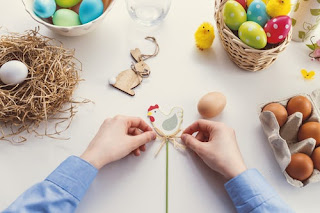 Uova colorate e Pupazzi fatti in casa per la tavola di Pasqua