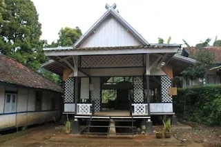 Rumah adat capit Gunting