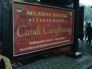 http://sarangsemutjava.blogspot.com/2015/06/wisata-candi-cangkuang-garut.html