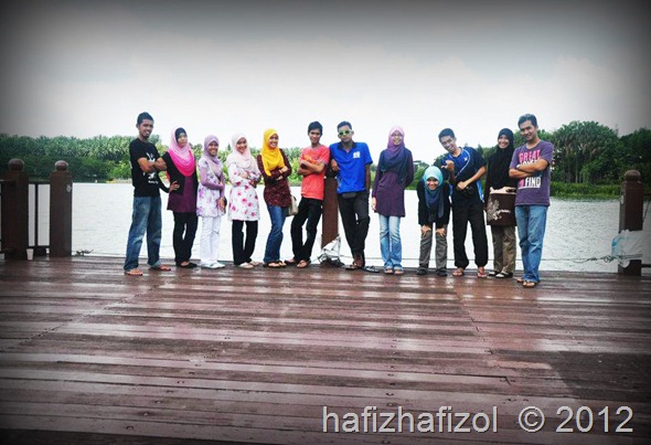 Bergambar DI TEPi TaSik Taman Wetland Putrajaya 