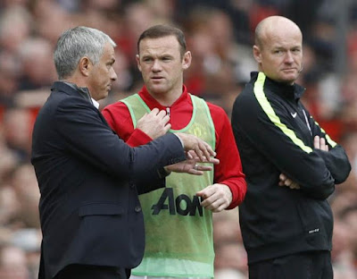 Rooney khiến Mourinho đau đầu