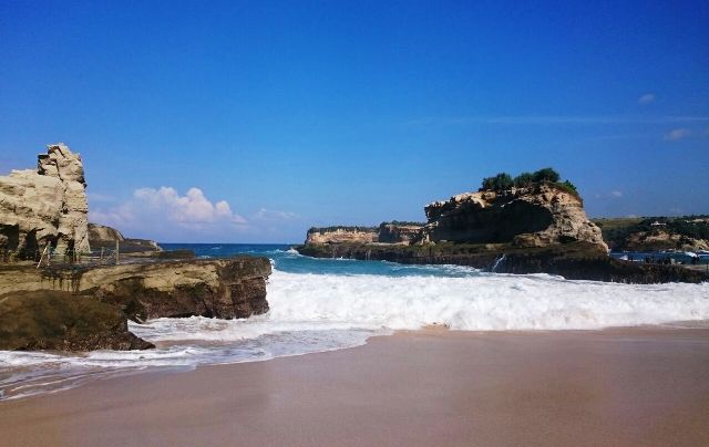 Pantai Klayar Pacitan.