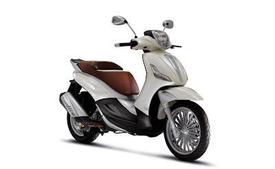 2011-Piaggio-Beverly-Tourer-300-1