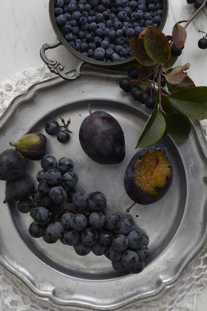 CANADA - (Toronto) - The Marion House Book - this beautiful still life photo by Kristin Sjaarda was shared by Emma in the post:  "Fall Fruit" here: http://www.themarionhousebook.com/fall-fruit/.........see all blogs from our Around the World collection here: http://www.pinterest.com/linenlavender/around-the-world-lls-passport-to/  and our link list on linenandlavender.net's main page.