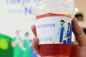 Dukung Ibadah Puasa Tenaga Kesehatan di Wisma Atlet, Alodokter & Fore Coffee Bagikan 1000 Cup Manuka