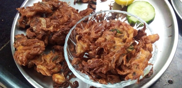  How to make onion pakoda | Crispy onion pakora (pakora | Bajji) - EverythingTraditional