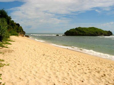 Pantai Sadranan, Tempat Camping Yang Nyaman Di Pantai Gunung Kidul