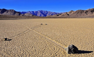 Misteri Batu Bergerak Death Valley Akhirnya Terkuak!