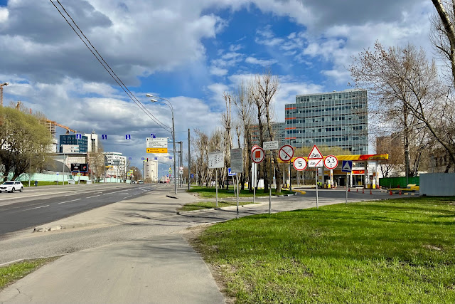 улица Обручева, АЗС «Роснефть», бывший завод «Кругозор»