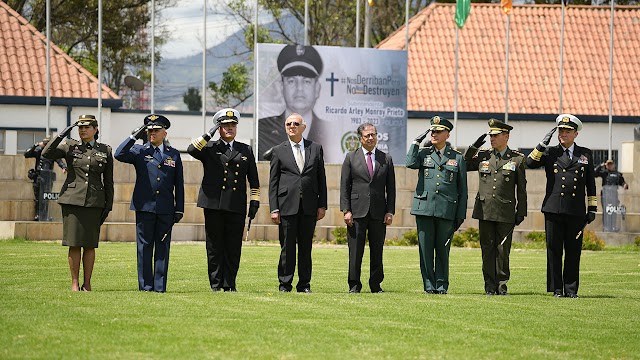 Unidad entre sociedad civil y Fuerza Pública es clave para vivir en paz: Presidente Petro