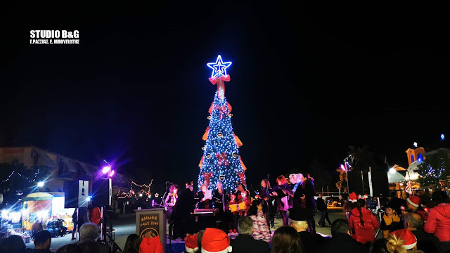 Άναψε το Χριστουγεννιάτικο δέντρο στη Νέα Κίο 