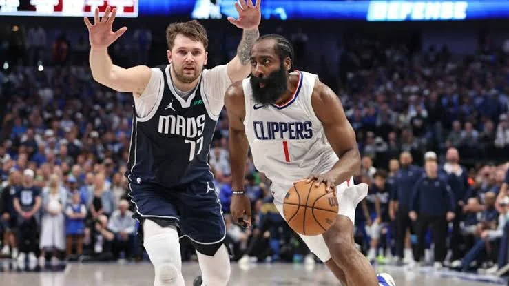 Os astros Paul George e James Harden lideraram o LA Clippers para uma vitória crucial sobre o Dallas Mavericks, empatando a série em 2 a 2.