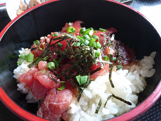 ミニマグロの中落ち丼の写真