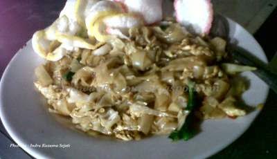 http://www.ejawantahtour.com/2014/04/menikmati-kuliner-mie-tiaw.html