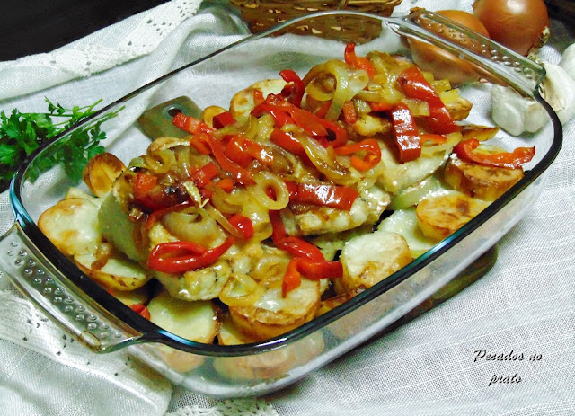 Bacalhau no forno com cebolada - sem fritura