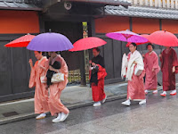 祇園甲部の花街で、京の師走の風物詩、「事始め」を迎えた。