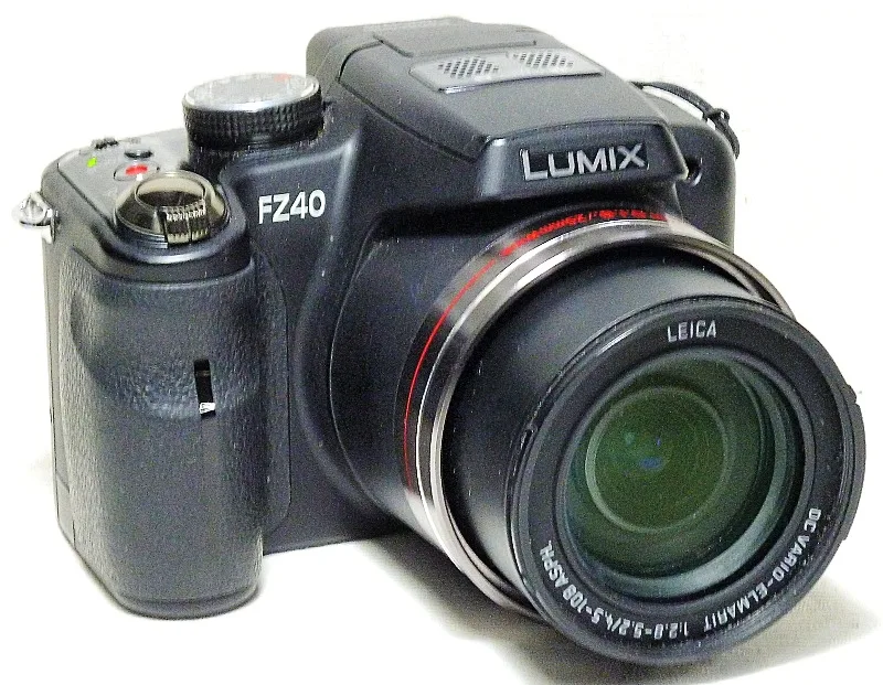 Panasonic Lumix DMC-FZ40/45 14.1MP CCD Digital Bridge Camera