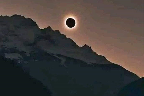 உலகமே பார்வையிட்ட அரியவகை சூரிய கிரகண காட்சி