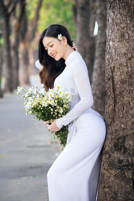 thieu-nu-trong-ta-ao-dai