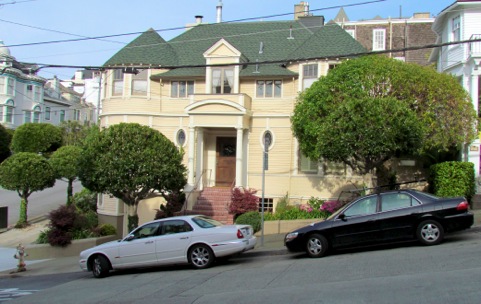 MrsDoubtfireMovieHouse-1-2012-04-13-21-42.jpg