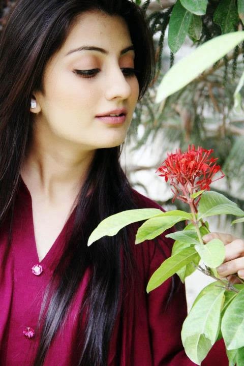 Most Prettiest Actress Uroosa Qureshi Beautiful Pictures 