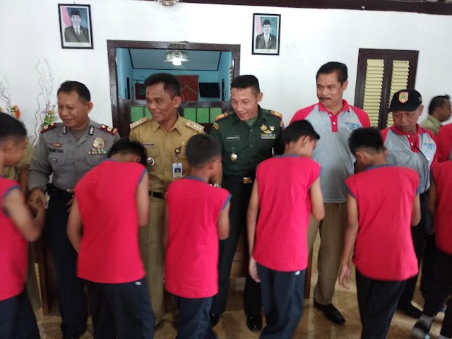 FORKOPIMCAM GROGOL BERANGKATKAN ATLET O2SN DI PENDOPO KECAMATAN