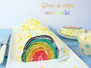 Gâteau de crêpes arc-en-ciel