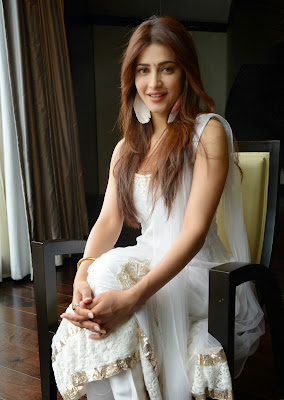 Shruti Haasan, Candid Photoshoot, bollywood actress, Indian Actress, Shruti Haasan Showcasing Her Stunning Figure In White Dress