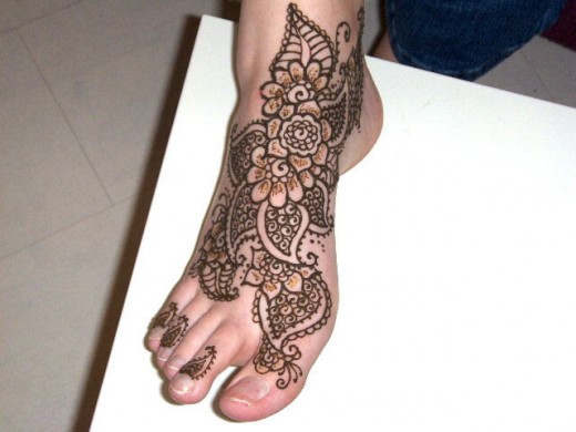 Simple Mehndi Designs For Feet