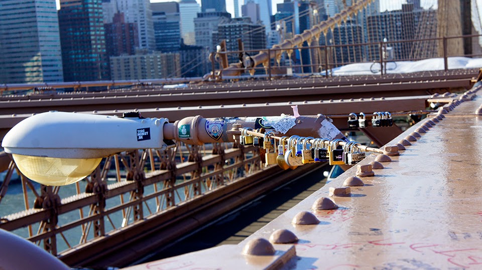Square & Orchid - NYC Part 1, Brooklyn bridge, locks 1