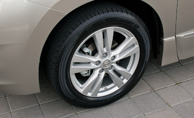 2011 Nissan Quest Wheel