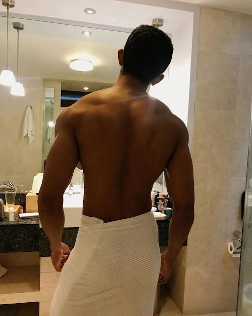 Muslim Men in Towel - Ashif Mohammad - @ashifitt