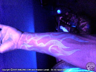 http://black-light-tattoo.blogspot.com/