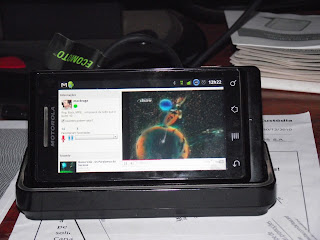 TwitRadio tocando no meu celular (Motorola Milestone)