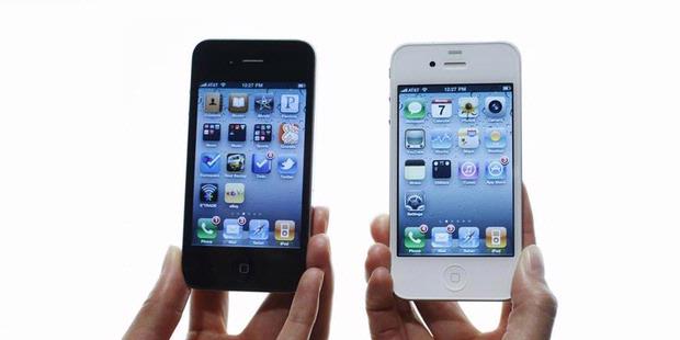 iphone 4 white. iPhone 4 White and Black