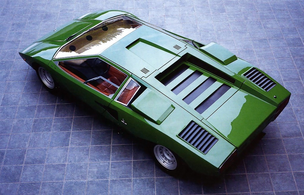 Here are pics of the old lamborghini countach LP 400 and 500
