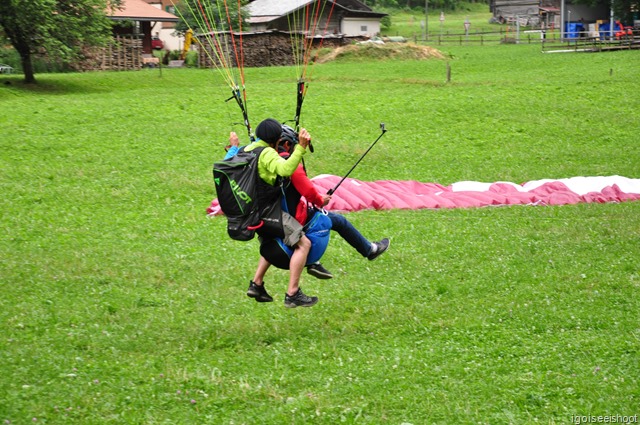 Tandem paragliding from the cliff in Lauterbrunnen Valley