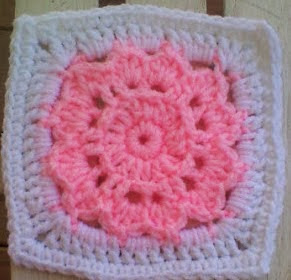 http://translate.googleusercontent.com/translate_c?depth=1&hl=es&prev=/search%3Fq%3Dhttp://www.knotyournanascrochet.com/p/free-patterns.html%26safe%3Doff%26biw%3D1429%26bih%3D984&rurl=translate.google.es&sl=en&u=http://myblueangels.blogspot.com.es/2010/08/flower-love-in-2d-6-square.html&usg=ALkJrhjGiNMiZ8LgRSmIZgjF1JkjxOl_3Q