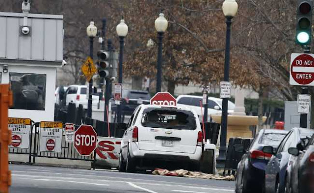 vehicle-hits-white-house-security-barrier-reuters