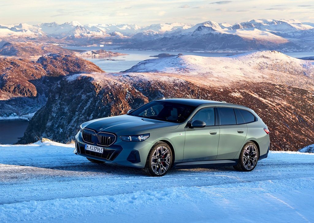 2025 BMW i5 Touring