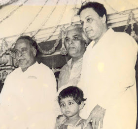 MGR with his Brother Chakrapani & Anna Durai