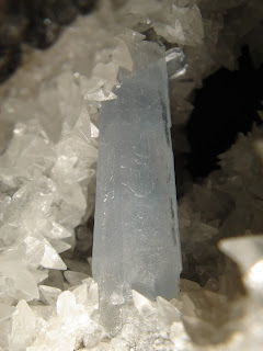 Cristal de celestina, yacimiento de El Aila, Laredo, Cantabria, cristal 4.5 cm