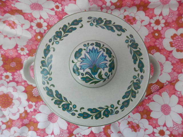 A charity shopping blog post from secondhandsusie.blogspot.com #charityshopping #thrifting #opshopping #retrocrockery 